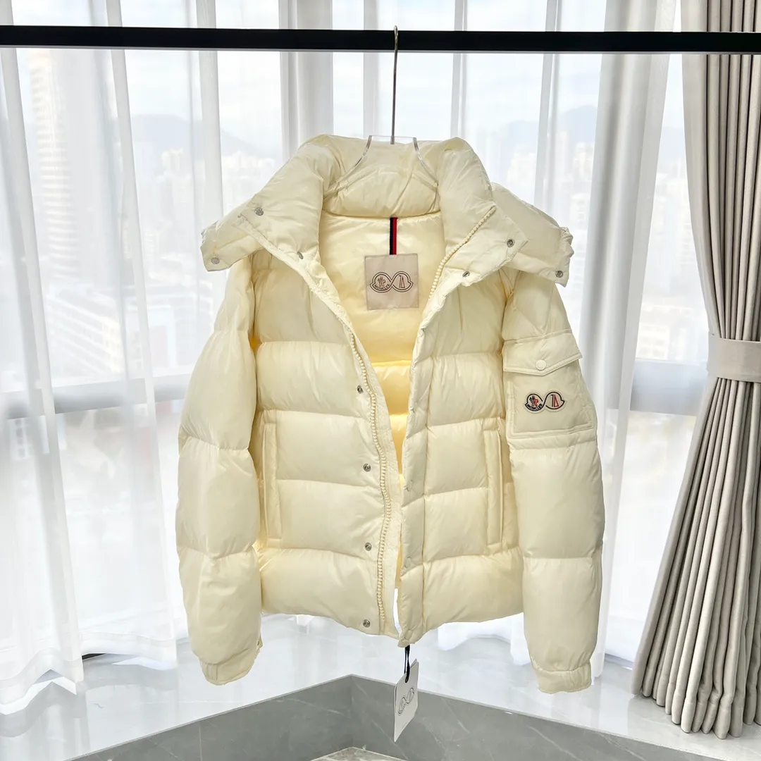 P390 Moncler/ 2026 70 、 。 DNA ， ， 。 Classic ， 、 。 Classic 70 。 Quality， 90 ，Premium Quality ， ，Black ！ Sizes M-3XL
